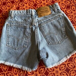 Vintage Levis 910 Orange Tab Denim Shorts Light Wash Frayed Hem Womens Size 5 JR